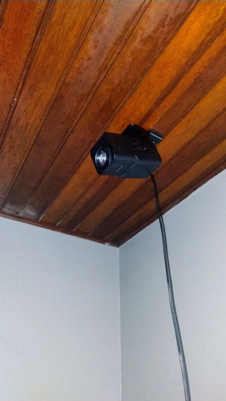 Projetor com suporte para teto- Ótimo estado!