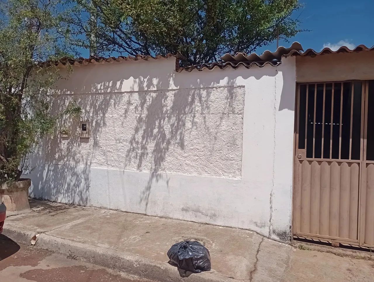 IVendo casa 3 quartos em valparaiso Anhaguera B  com quintal e Garagem pra 2 carro coberto