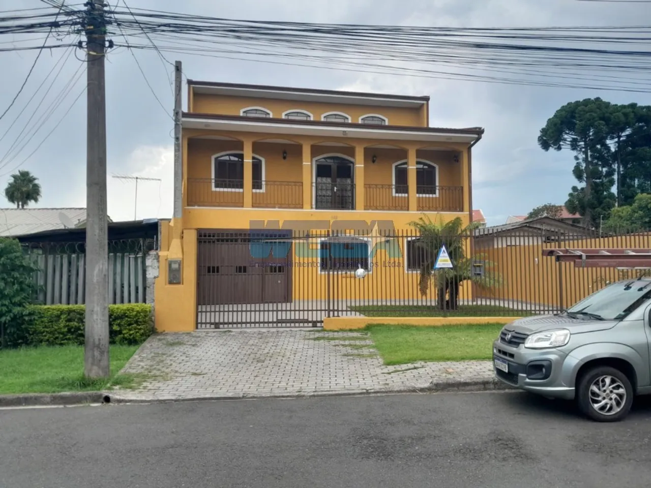 Sobrado com 4 quartos para alugar por R$ 9000.00, 530.00 m2 - CAPAO RASO - CURITIBA/PR