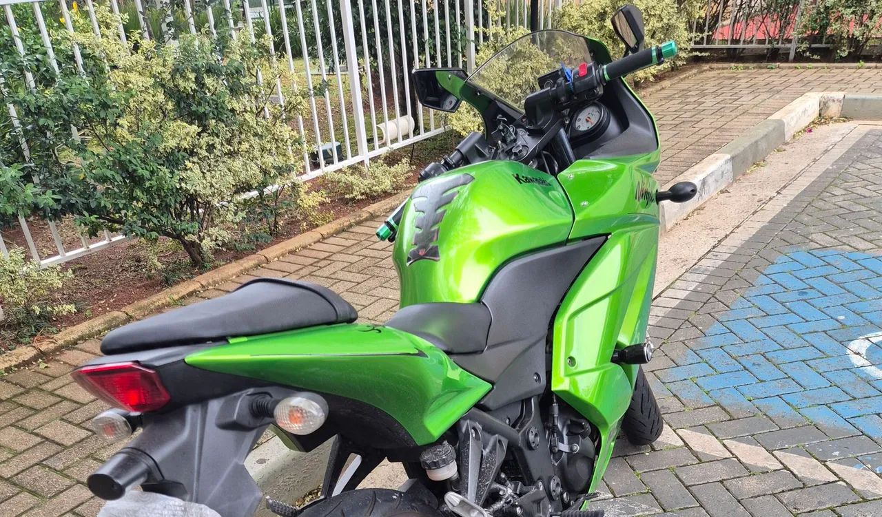 Kawasaki ninja 250 R sem detalhe
