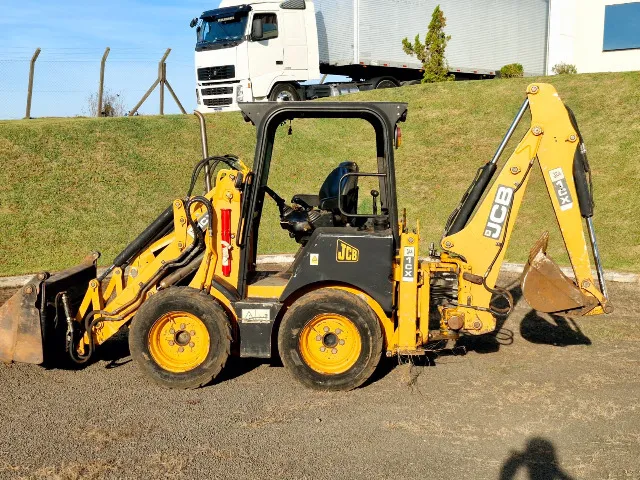 Mini Retroescavadeira jcb 1cx ano 2013 com 8.300 horas