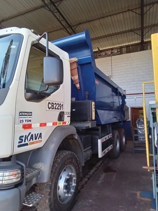 Caminhão basculante 6x4 traçado