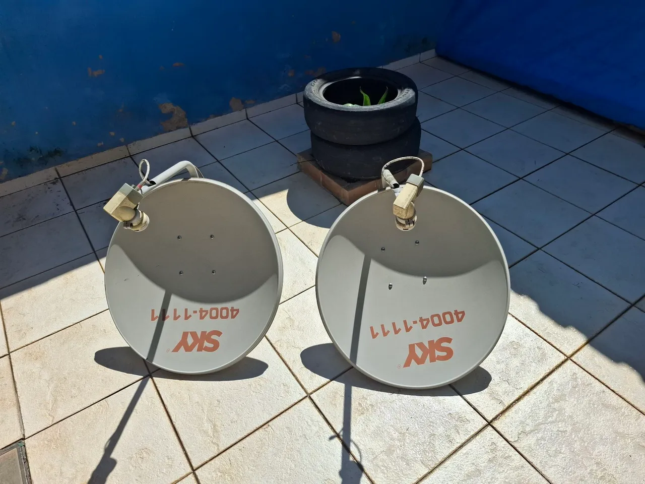 Duas Antenas Parabólicas SKY 4004-1111