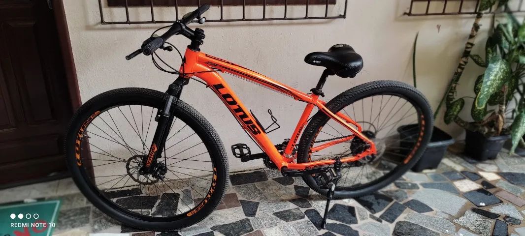 BIKE CAIRU LOTUS ARO 29, 21 MARCHAS, FREIO A DISCO, QUADRO 17.5, LARANJA/PRETO (COM NOTA) - Foto 2