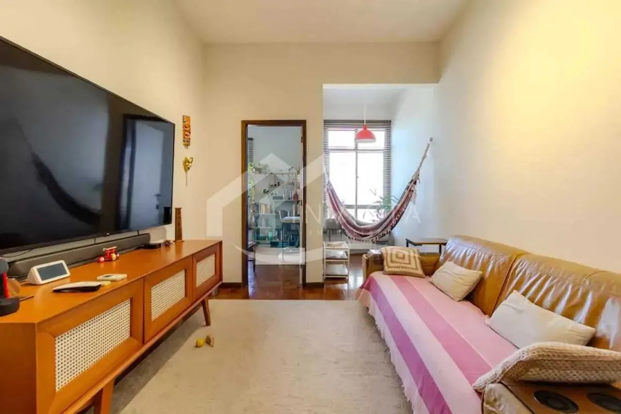Imperdível 2 quartos (c/ vaga) reformado em Ipanema, 64m²