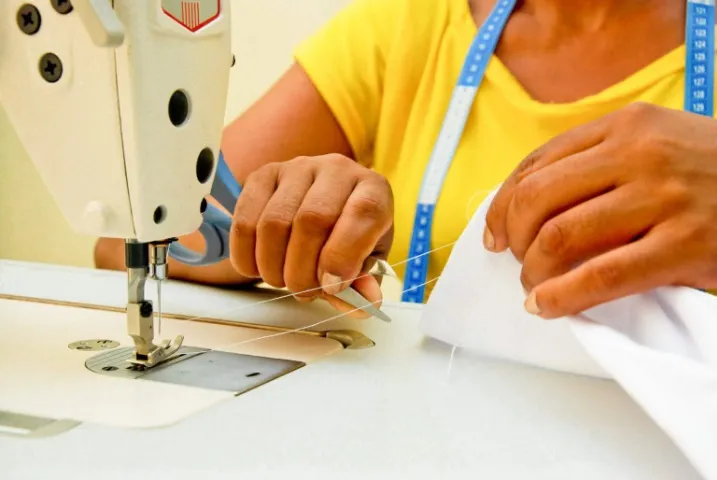 Estamos procurando costureira!