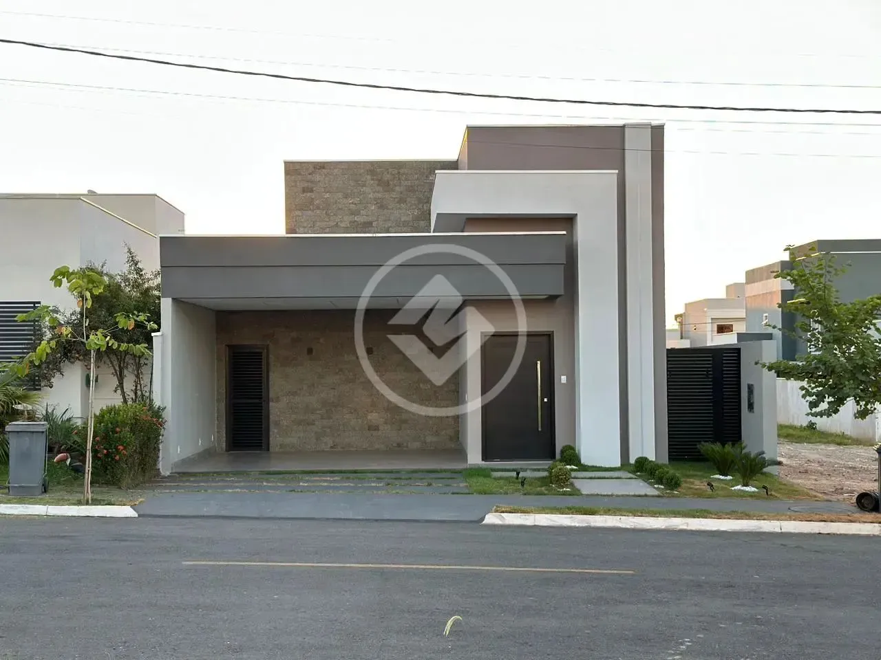 Casa no Primor das Torres: 3 Suítes, Acabamento de Qualidade e Projeto Arquitetônico R$ 1.