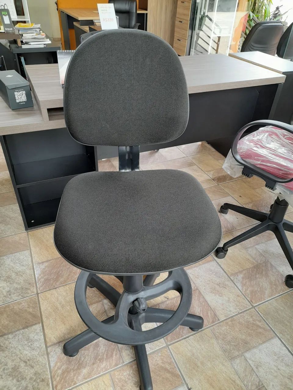 Cadeira caixa para atendimento balcão