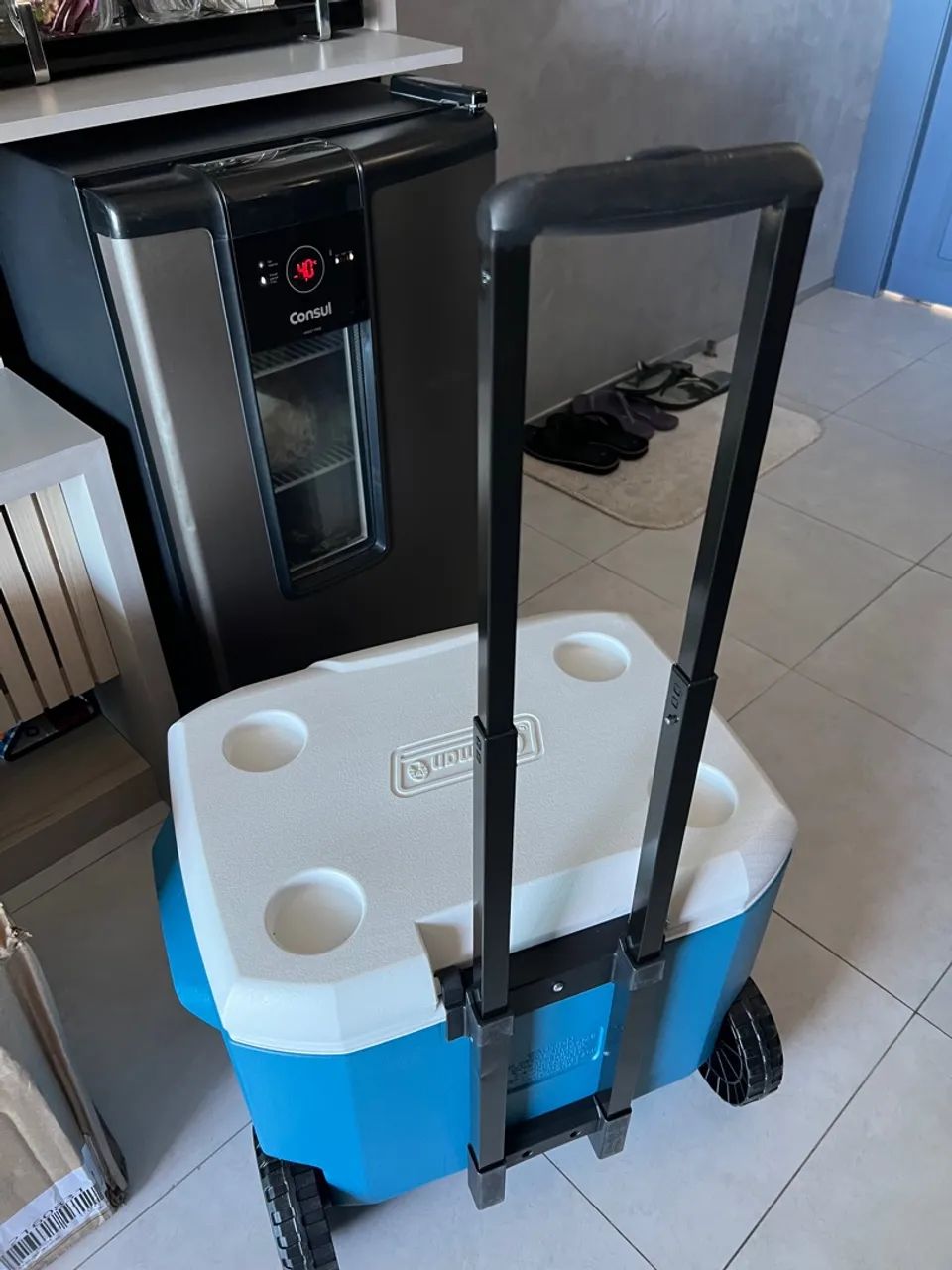 [Novo, lacrado] Cooler Coleman Chiller 60 QT Azul com rodas - Foto 5