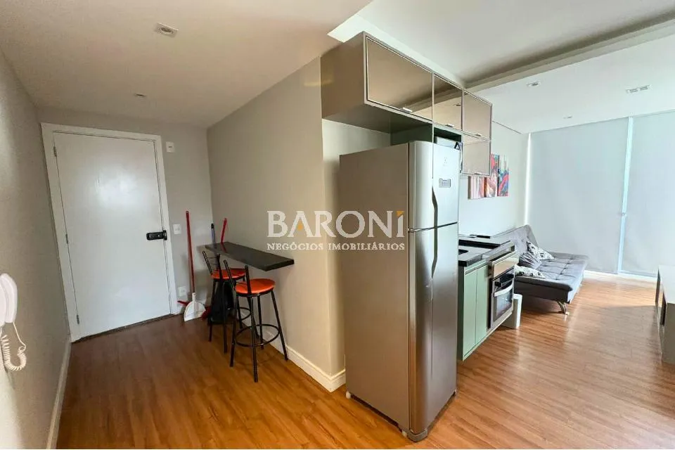 Studio à venda em Moema, 26m², moderno, mobiliado, condomínio com lazer e portaria 24h. Ba