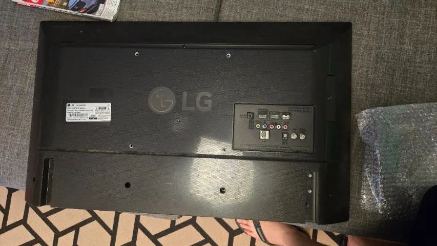 TV LG 32" smart (tela trincada) 32LH570B - Foto 2