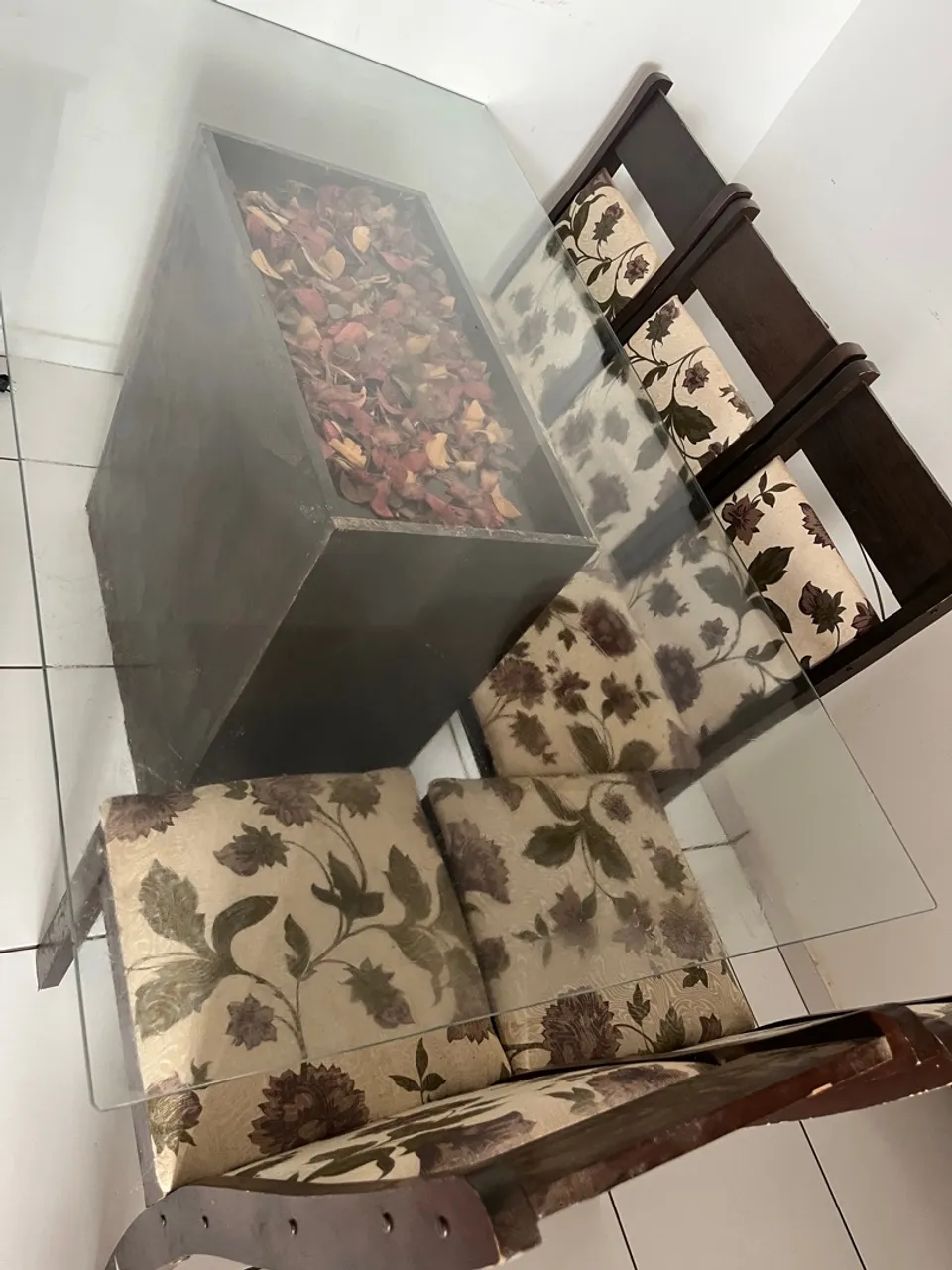 Conjunto de mesa com 6 cadeiras