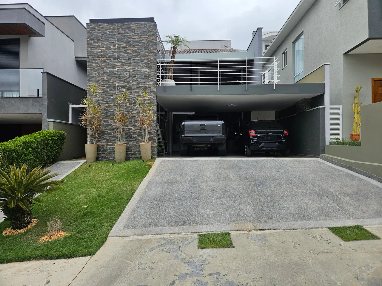Vende linda casa em Mogi das Cruzes, Condomínio Bella Cittá Fazenda Rodeio, 229 m²,3 suíte
