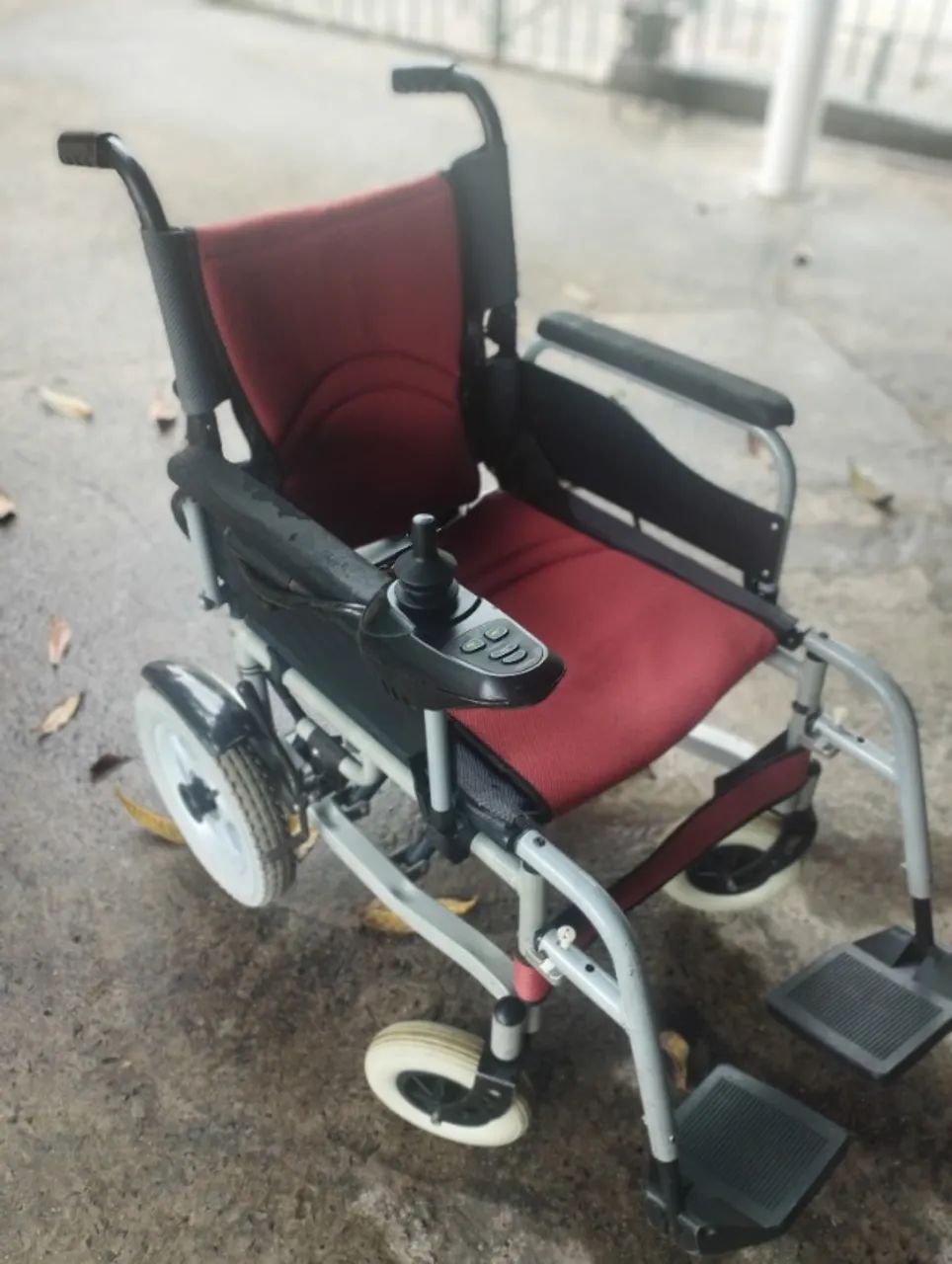 Cadeira de rodas motorizada usada