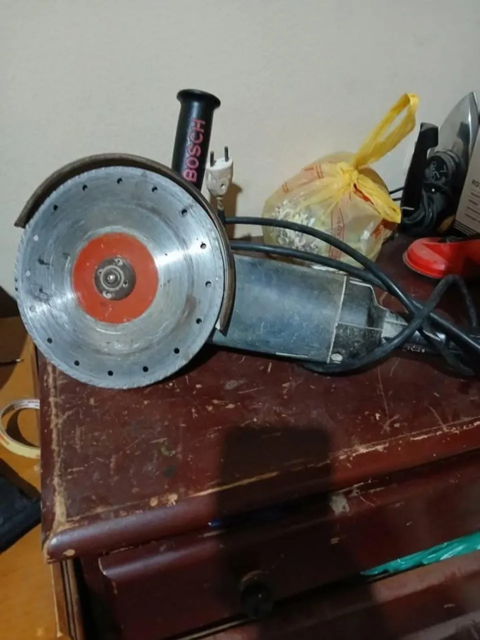 esmerilhadeira angular 9 polegas-bosch-220 volts-usada-sem chave disco