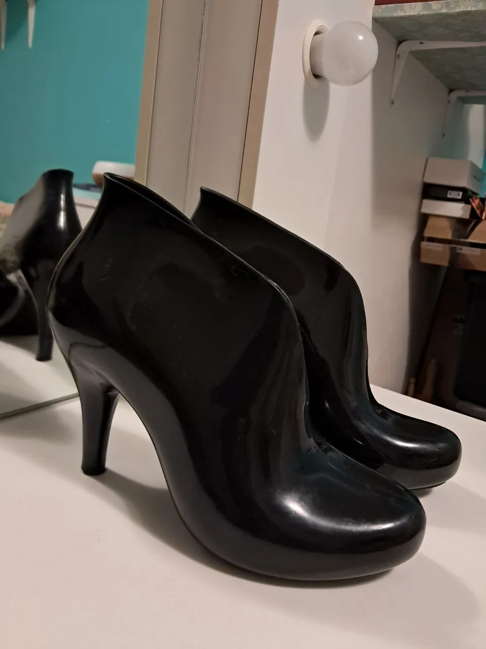 Bota feminina preta salto alto