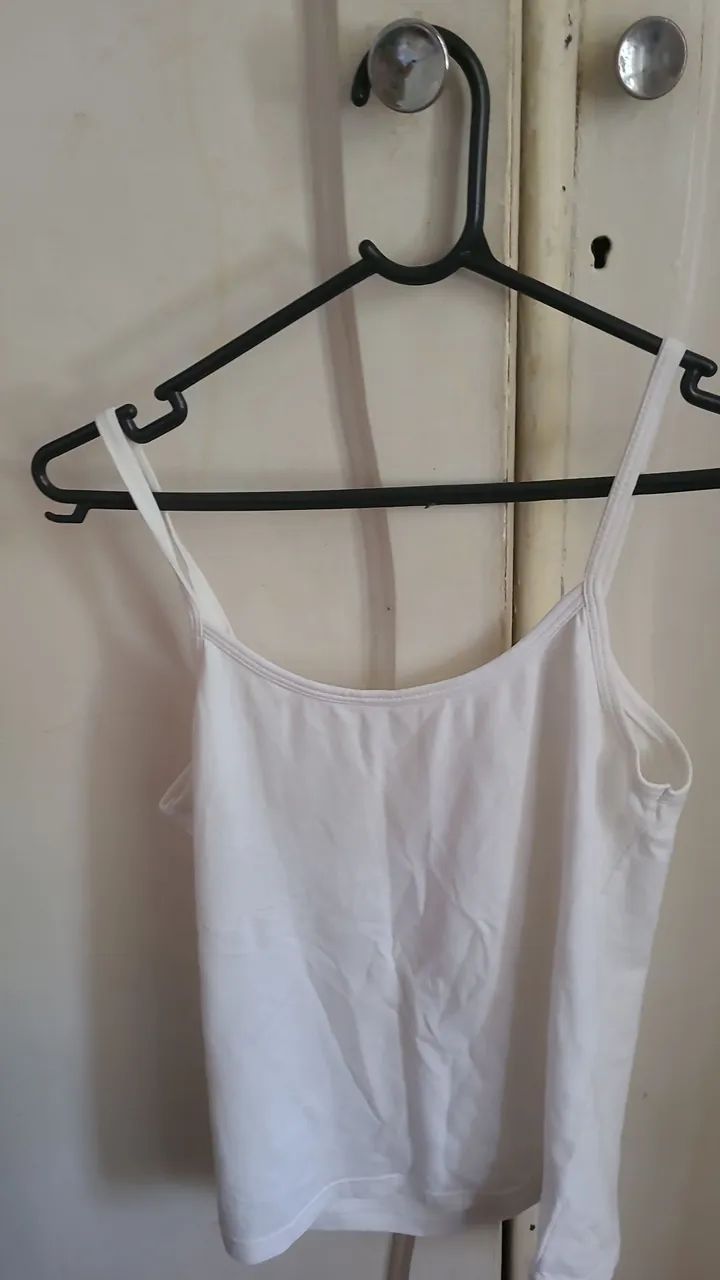 Blusinhas diversas 15,00 cada - Foto 2