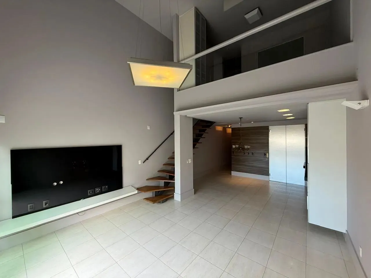 Venda de Studio/Kitnet/Apartamento/Loft - 84m² - 2 Banheiros - Varanda - Closet - 2 Vagas 
