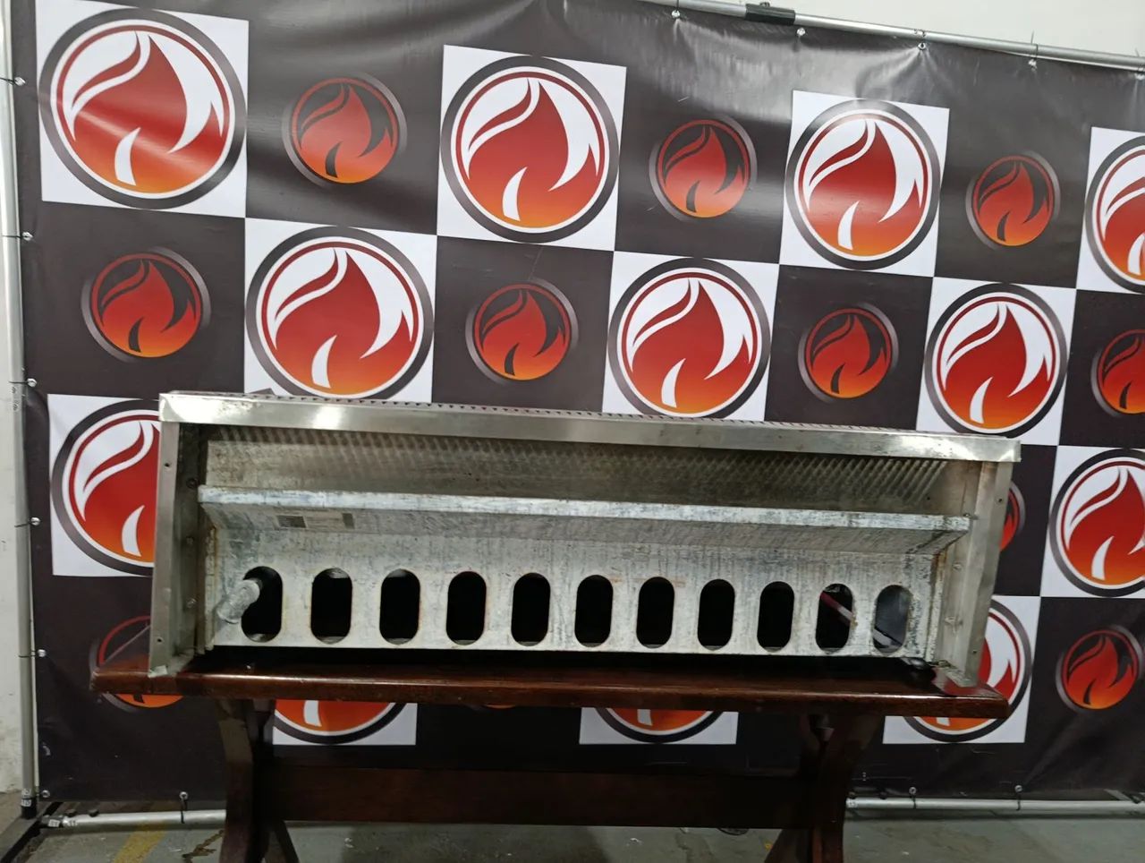 Chapa industrial 4 queimadores marca ELVI gás GLP funcionando perfeitamente  - Foto 4