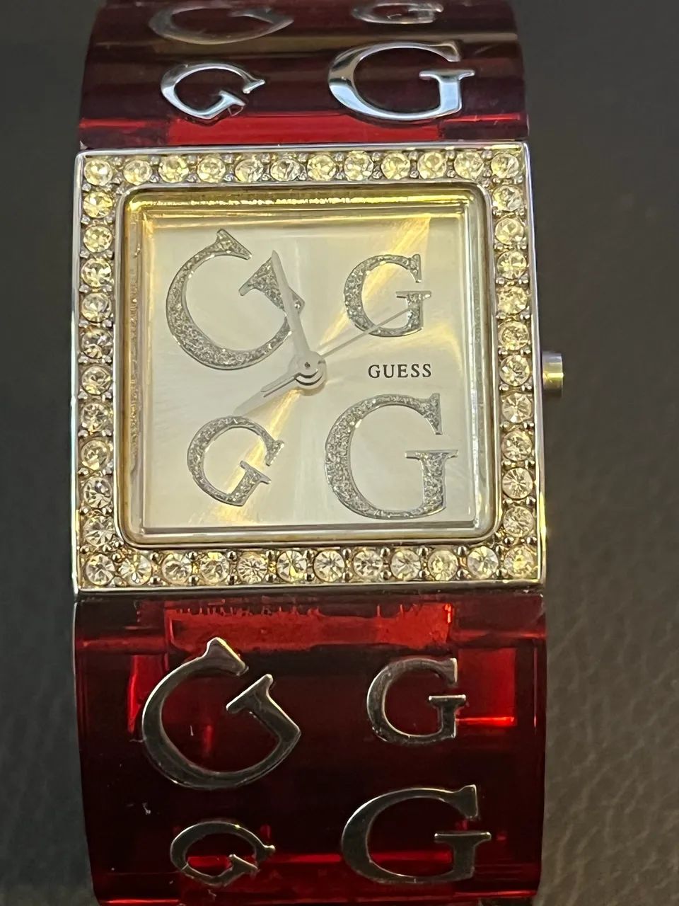 Relógio Guess feminino vermelho com detalhes - Foto 4