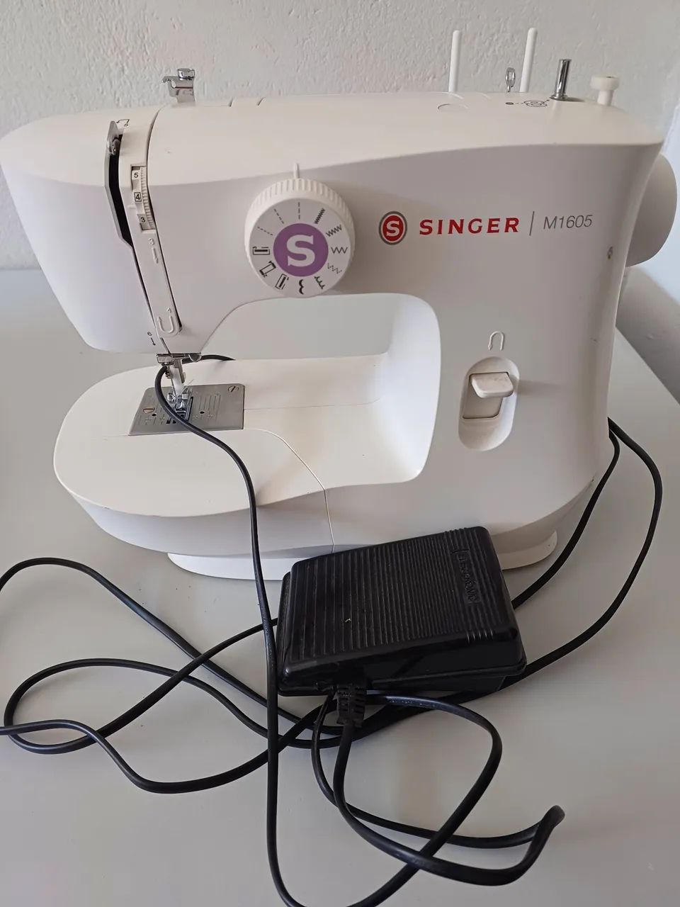 Máquina de Costura Singer M1605