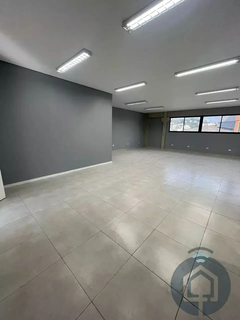 Ampla Sala Comercial para Aluguel no Centro de São Roque  Ideal para seu Negócio! - ALU186