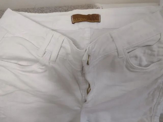 Calça branca, sarja, em bom estado