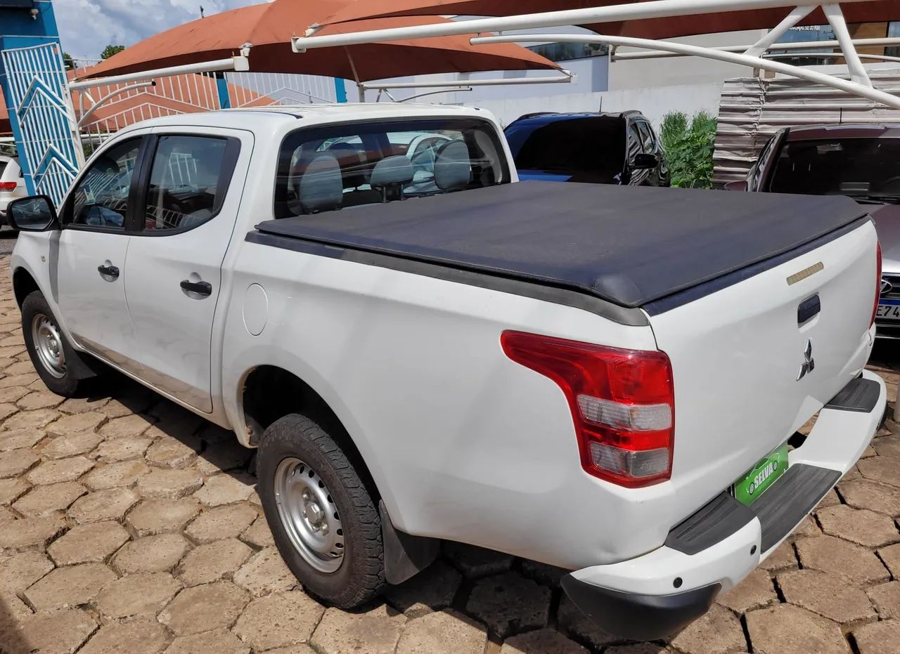 L-200 TRITON GL 4x4 Mec - Foto 4