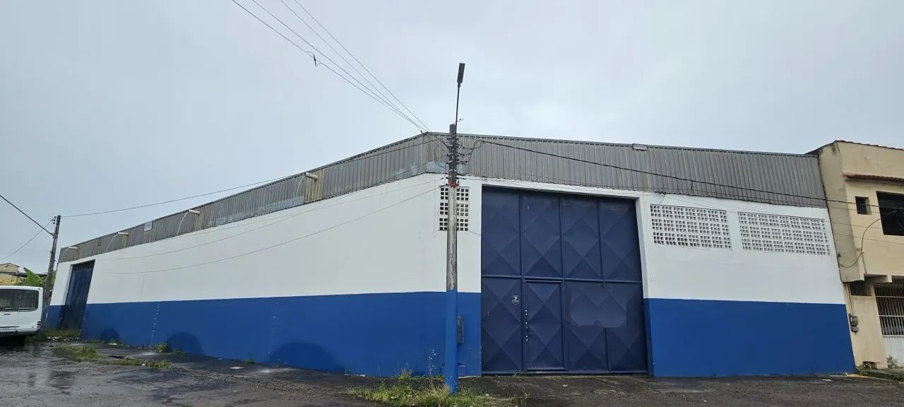 Imóvel para aluguel possui 1050 metros quadrados em Cobilândia - Vila Velha - ES