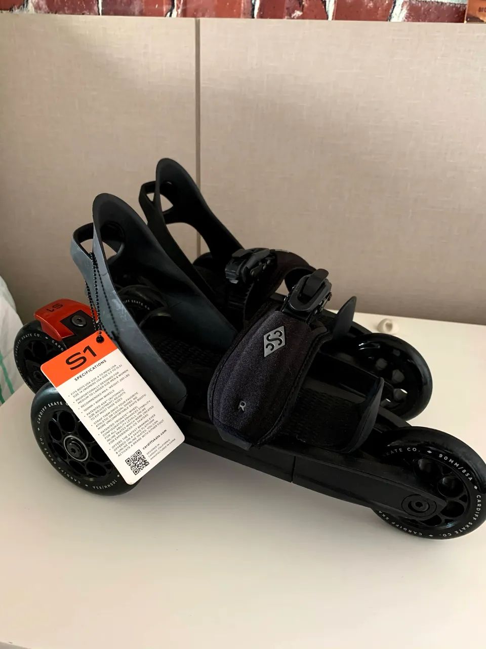 Patins Cardiff Skate Co. S1 Premium - Ajustável (Use com seu tênis)