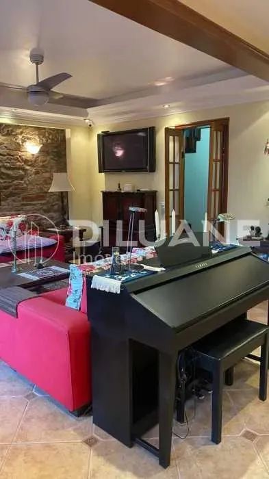 Apartamento : / Residencial / Glória
