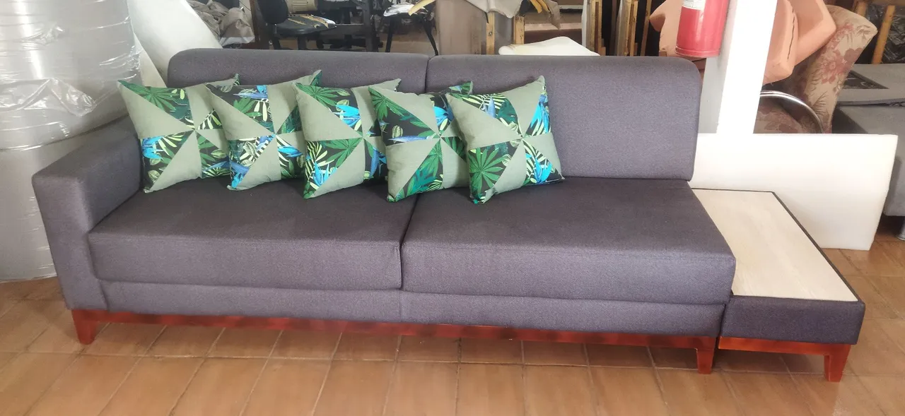 Sofás retrátil e poltronas