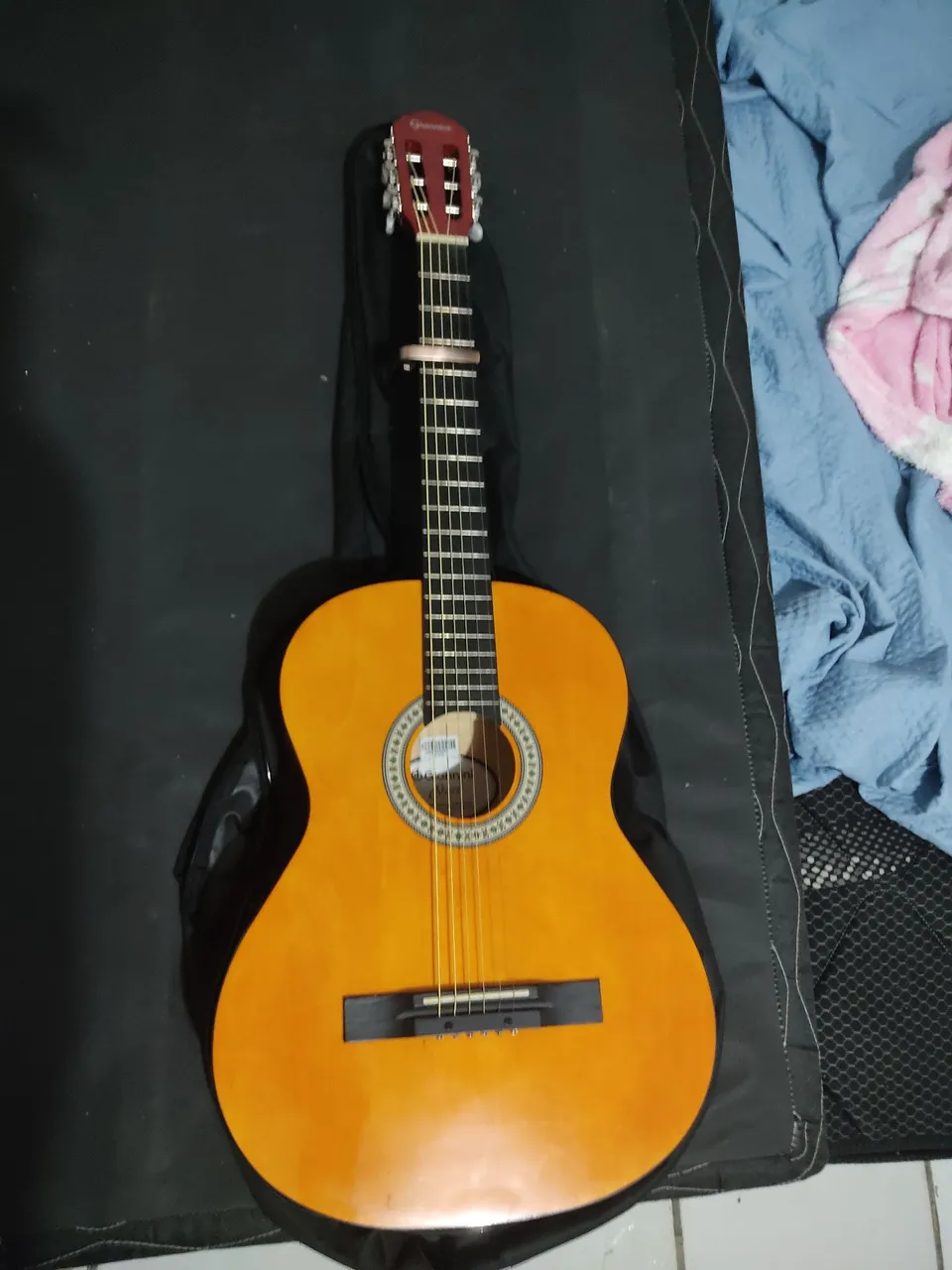 Vende violão semi novo