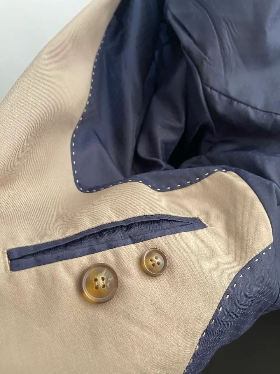 Terno Completo de Alfaiataria (LUIDGI) Caqui - Blazer 48 e Calça 42. - Foto 5