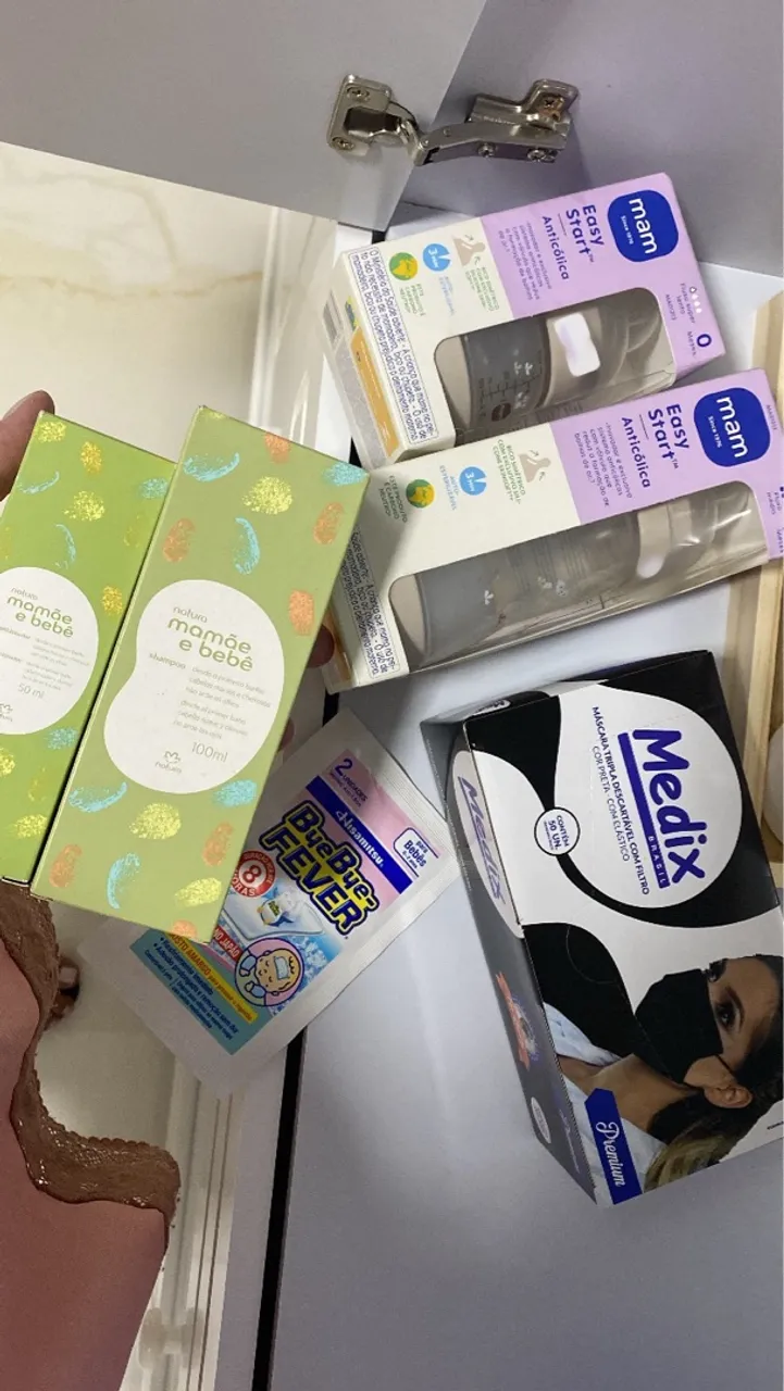 Mamadeiras, shampoo e máscaras