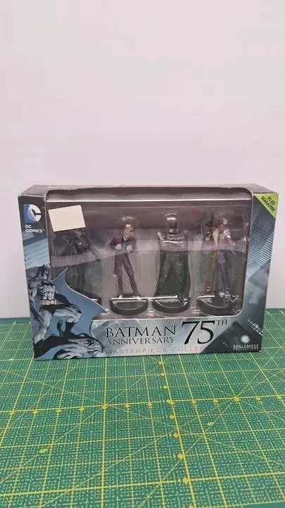 Batman aniversary 75th masterpiece collection