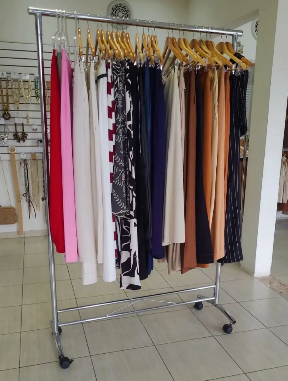 Arara de roupas para loja