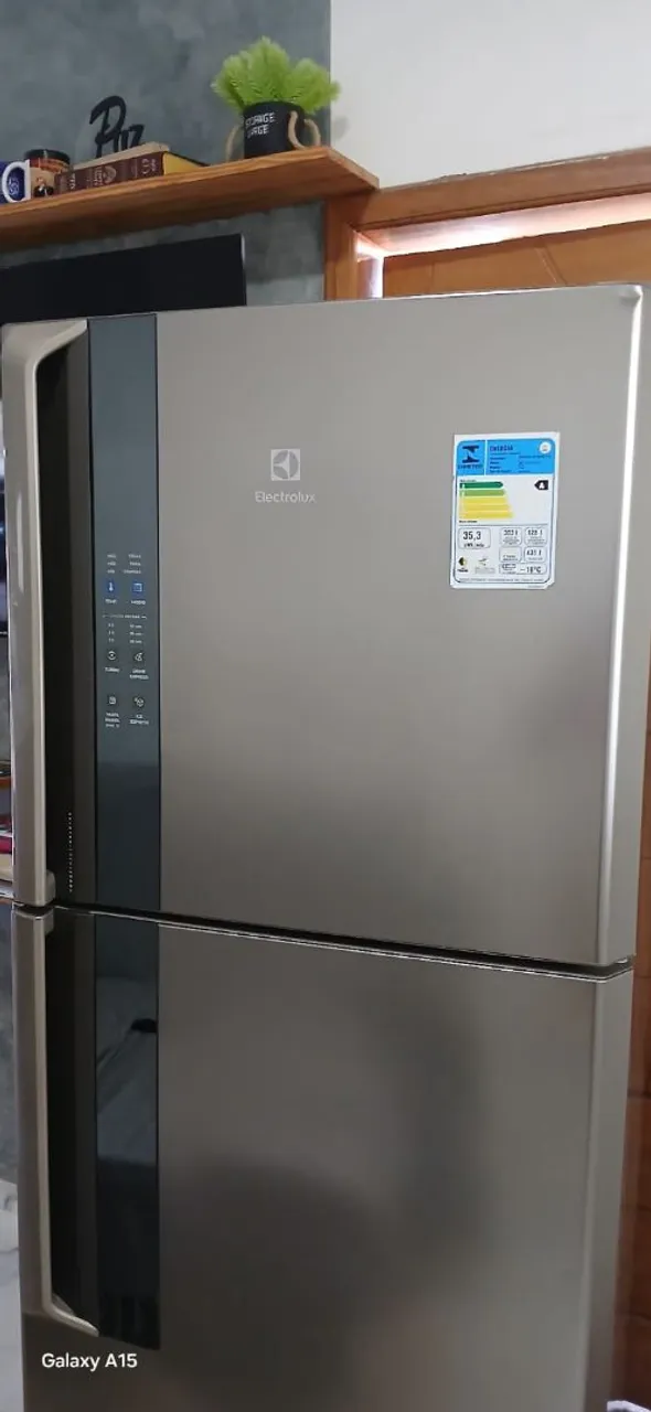 Geladeira Electrolux Frost Free tecnologia inverter semi nova 510 litros