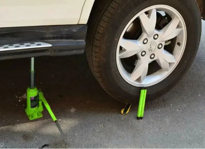 Macaco Hidráulico Levantar Carro Ferramenta Automotivo Universal Resistente 2T Garrafa - Foto 3