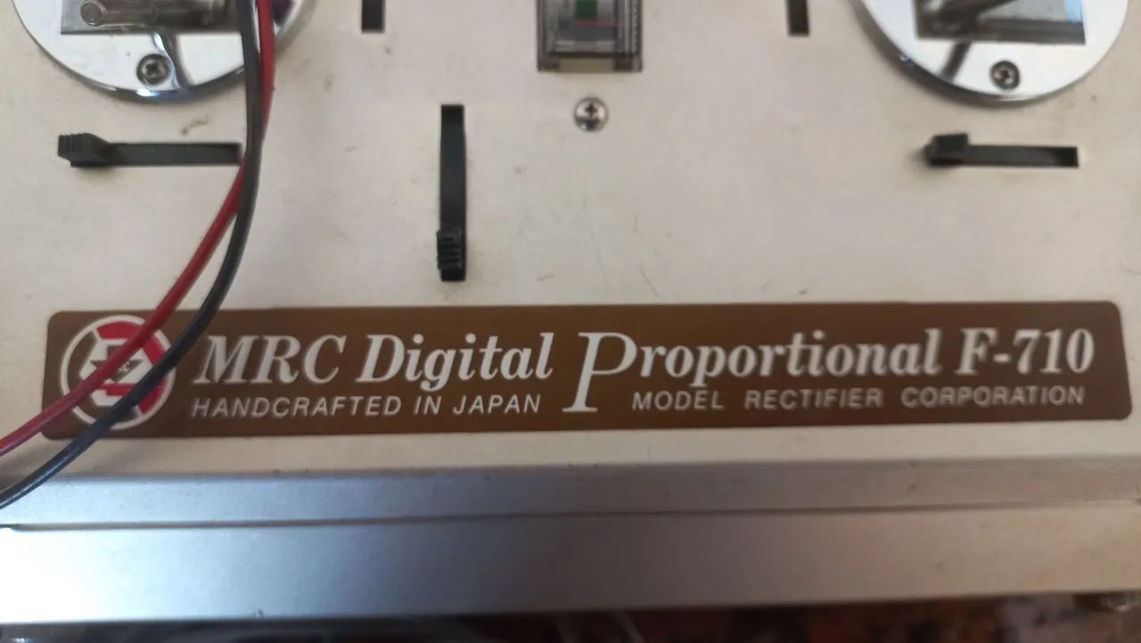Antigo transmissor de controle de rádio receptor caixa servo R/C 5 made in Japan anos 70 - Foto 4