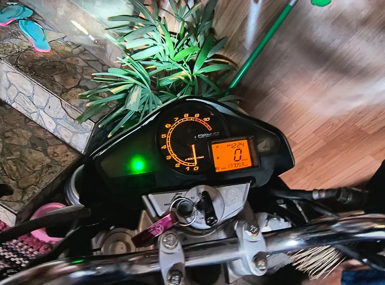 Vende se moto cb 300r 2011 barato  - Foto 4