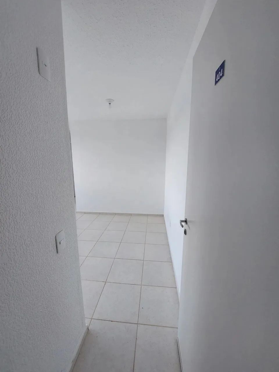 Apart. Novo,2 Quartos,4º Andar, Água e Condomínio  incluso, caução avista - Foto 3