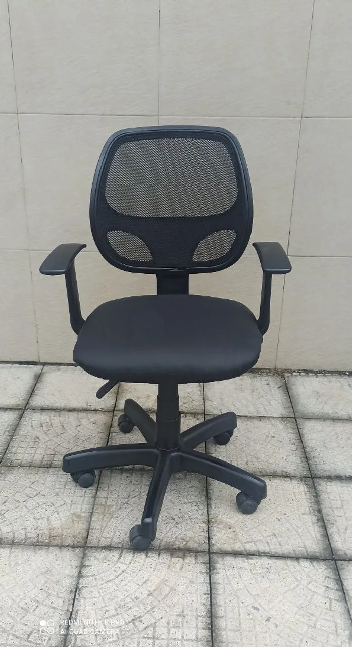 Cadeira de Escritório Ergonômica com Rodinhas