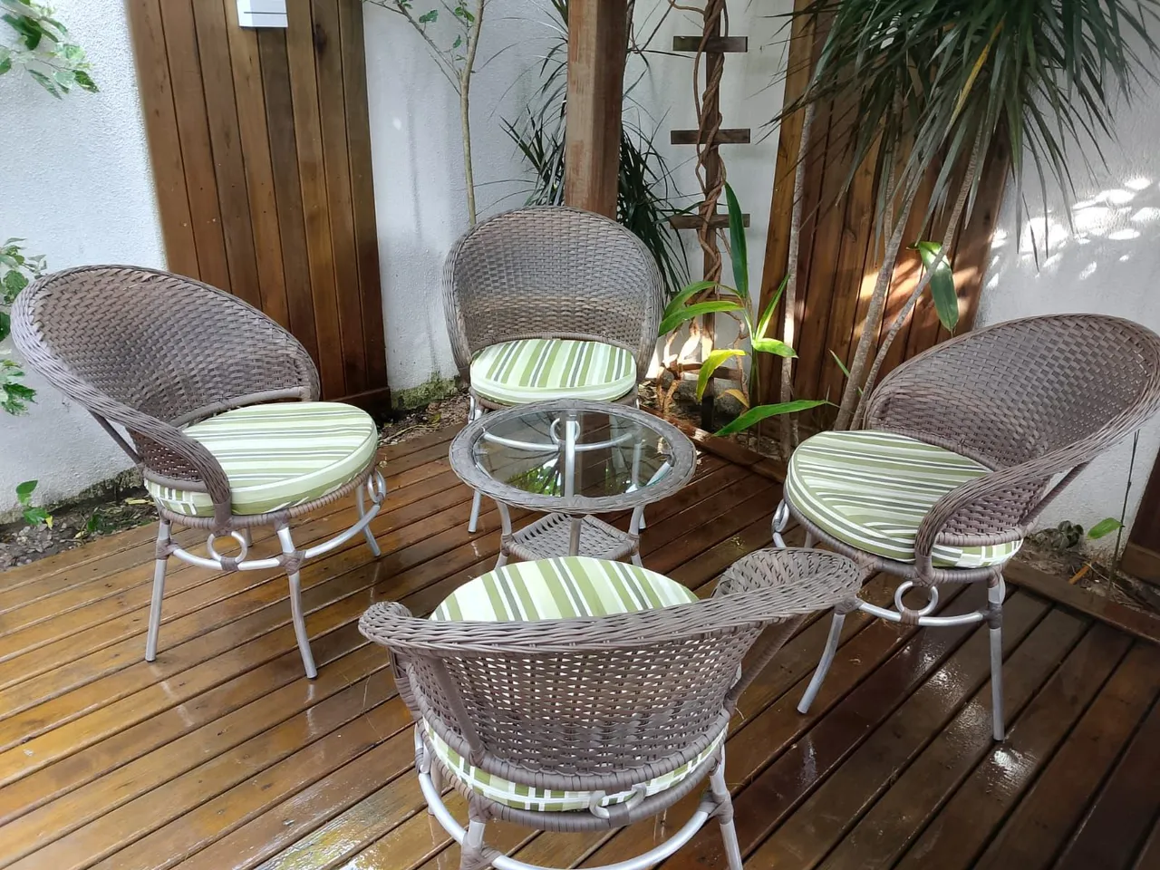 Conjunto de Cadeiras para Área Externa com Mesa de Centro