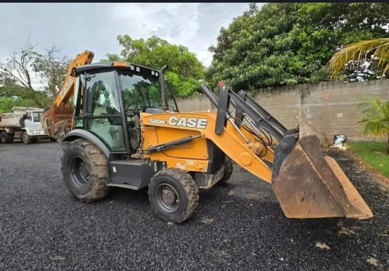 Retroescavadeira Case 580n 2015