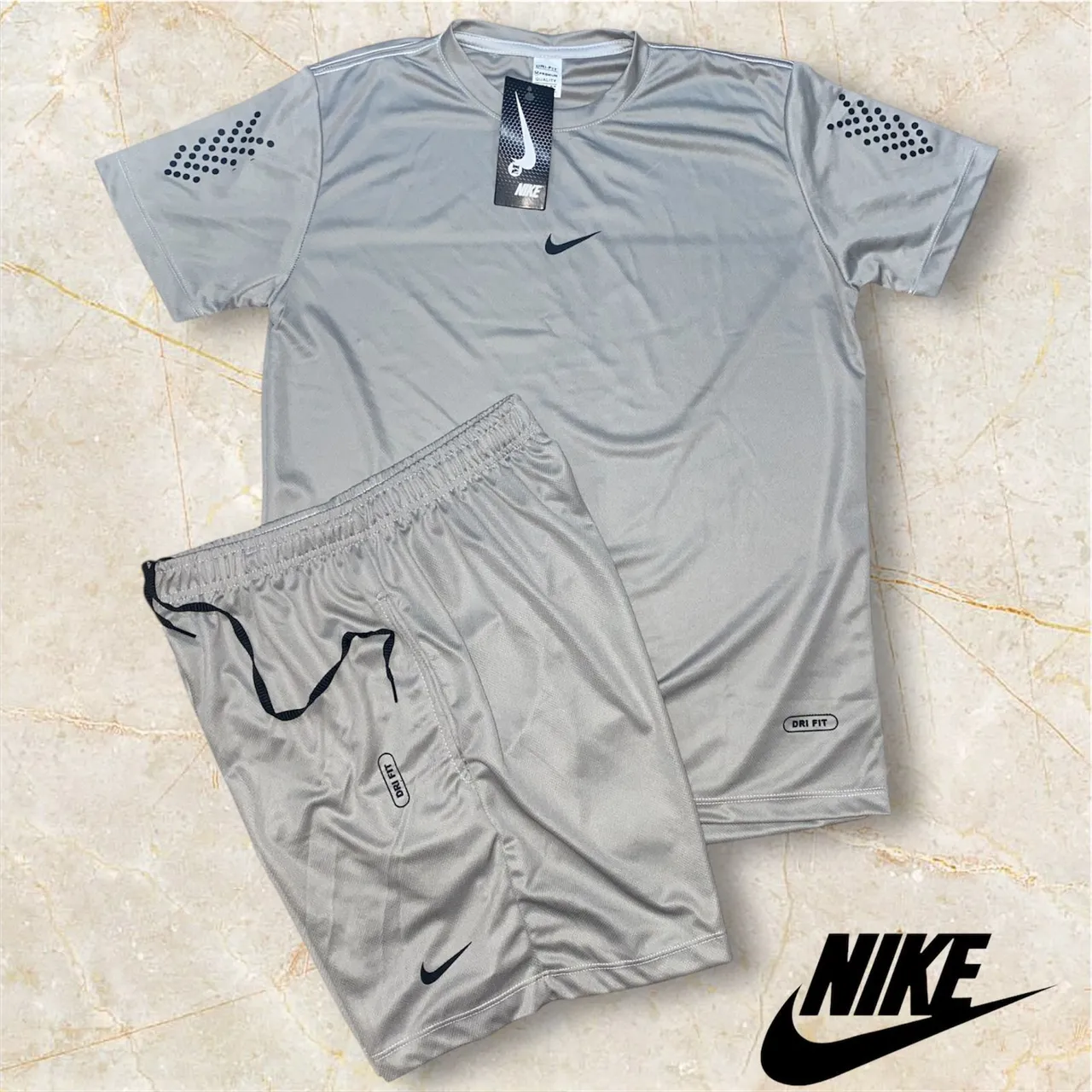 Conjunto Nike Dri-FIT - Conforto e Estilo para o Treino