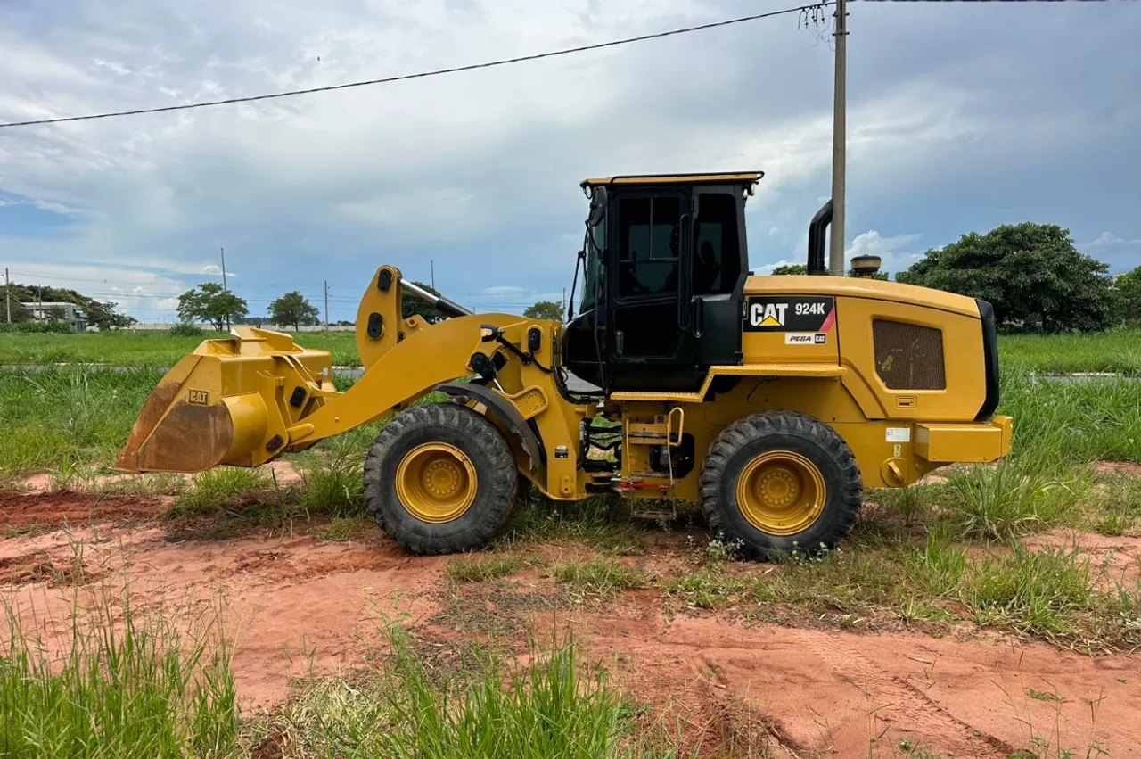 Pá Carregadeira Caterpillar 924K ano 2018 com 13.500 horas, em SP