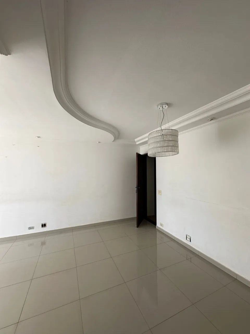 (RET 2025) EDIFICIO VENEZA - Apartamento para locação com 3 quartos por R$ 1.950,00, Centr
