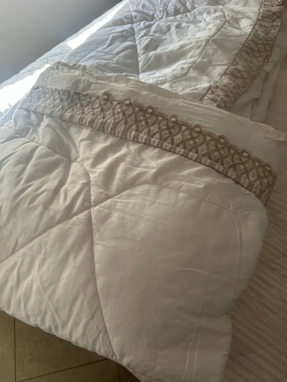 EDREDON QUEEN TRUSSARDI 300 fios Cetim 100% algodão Egípcio Donatello Branco / Legno - Foto 4