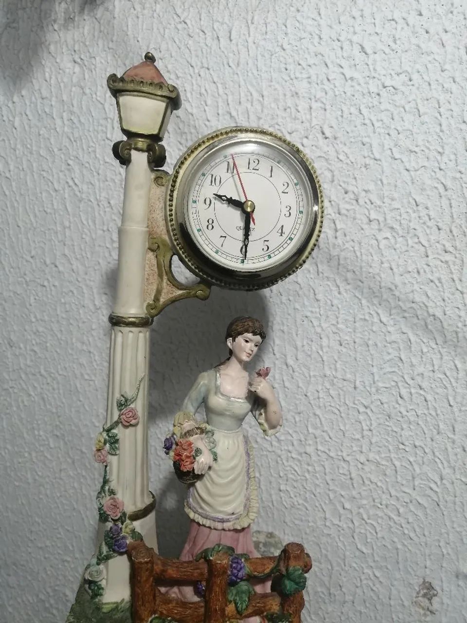 Relógio de Mesa Escultura Dama Vintage